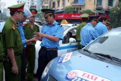 Dẹp loạn taxi bằng phù hiệu mới